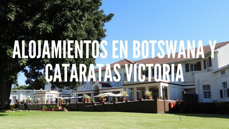 de fondo sale el hotel victoria falls, con su estructura blanca de aire colonial y sale el texto: alojamientos en botswana y cataratas victoria